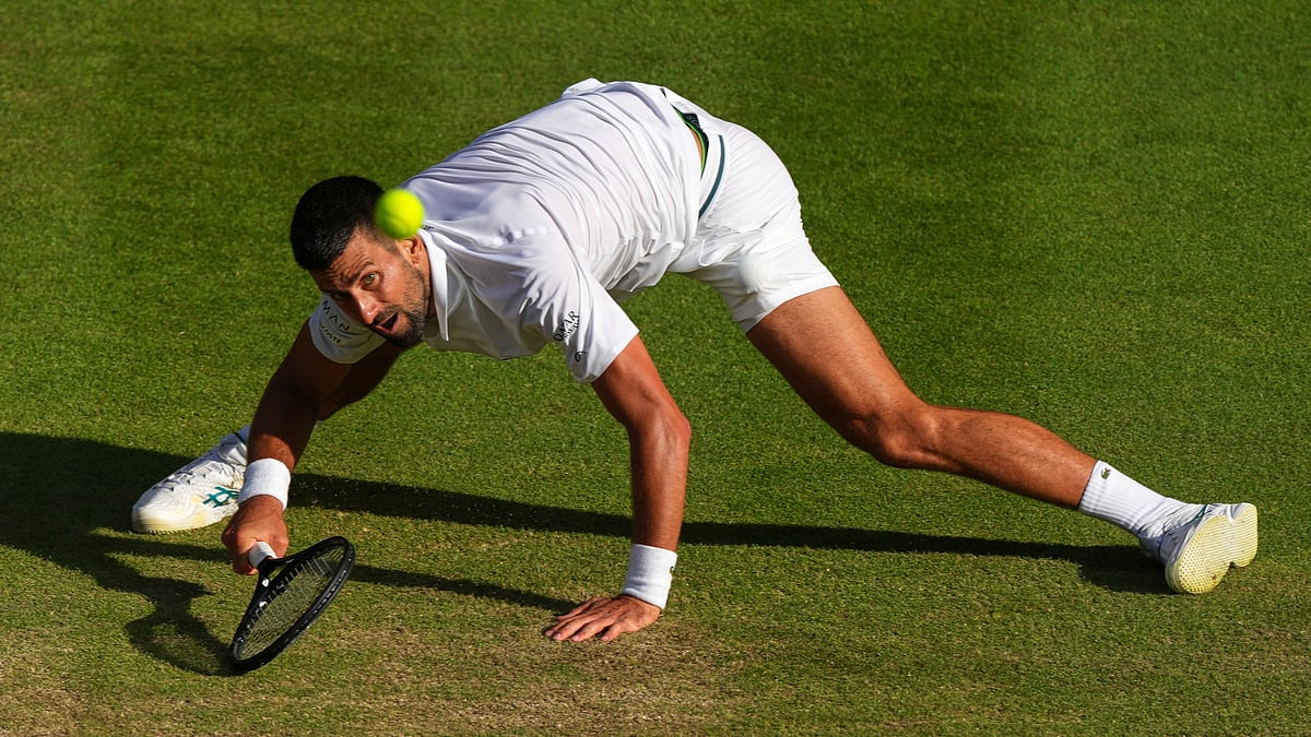 | Photo: AP/Joanna Chan : Serbia's Novak Djokovic returns to Italy's Flavio Cobolli during a quarterfinal men's singles match at the Wimbledon Tennis Championships in London, Wednesday, July 9, 2025.