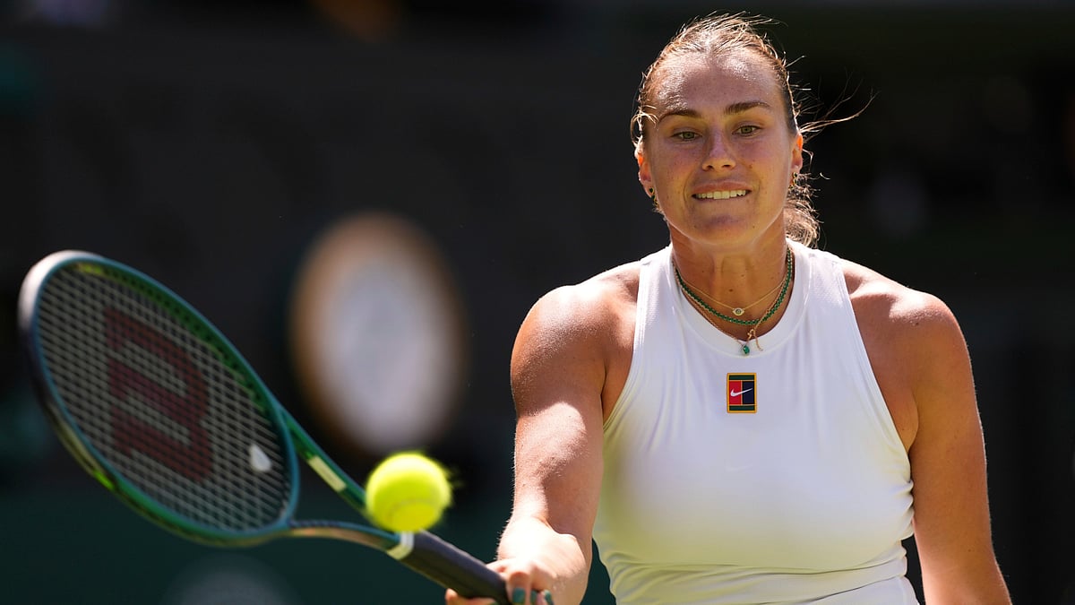 | Photo: AP/Kirsty Wigglesworth : Aryna Sabalenka vs Amanda Anisimova live score, Wimbledon 2025: Aryna Sabalenka of Belarus returns the ball to Amanda Anisimova of the U.S. during the women's singles semifinal match at the Wimbledon Tennis Championships in London, Thursday, July 10, 2025.
