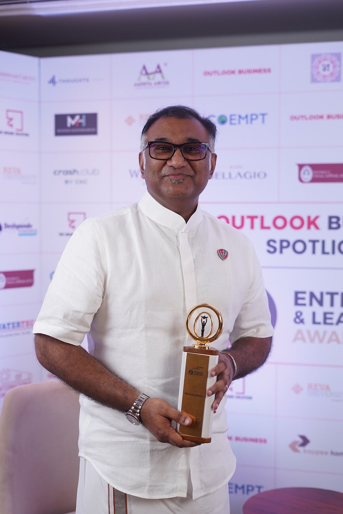 Dr. Shafiq with award 