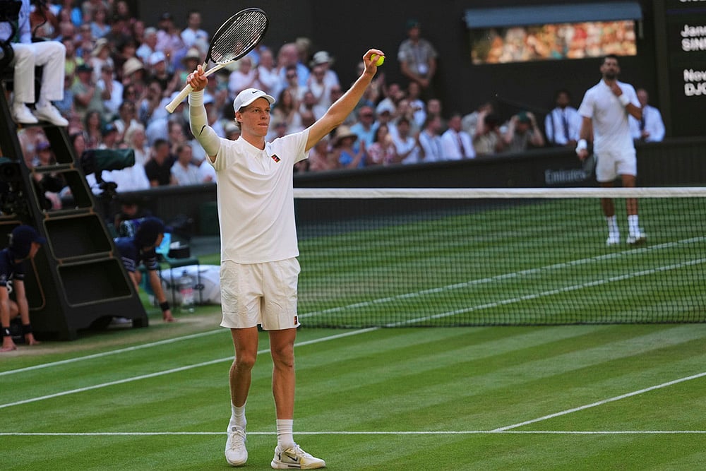 Wimbledon Tennis 2025 mens semifinal match Novak Djorkovic vs Jannik Sinner_12