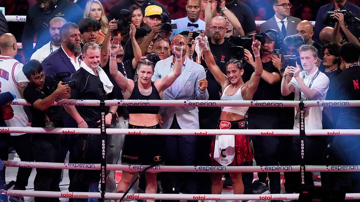 AP/Frank Franklin II : Ireland's Katie Taylor, left, and Puerto Rico's Amanda Serrano pose after their super lightweight championship boxing match Saturday, July 12, 2025, in New York.