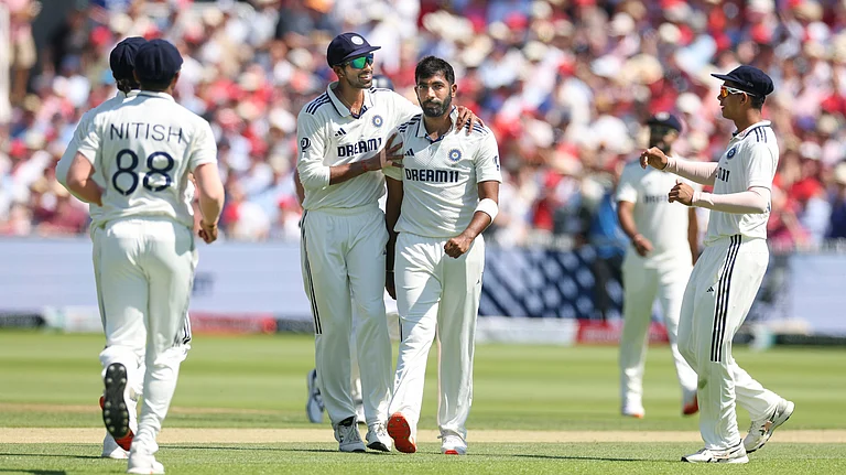 IND Vs ENG, 3rd Test: India's Jasprit Bumrah, middle, celebrates with teammates after the dismissal of during the third cricket test match between England and India at Lord's cricket ground in London - | Photo: AP/Richard Pelham