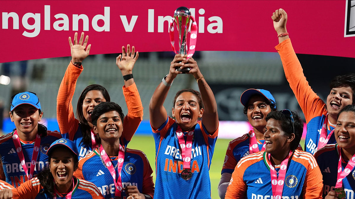 (Martin Rickett/PA via AP) : India's Harmanpreet Kaur, center, lifts the trophy with teammates following their win over England in the series of the fifth Women's International T20 cricket match at Edgbaston, Birmingham, England, Saturday July 12, 2025. 