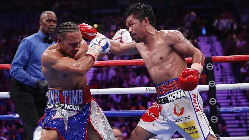 File : Boxing Legend Manny Pacquiao Defeats Keith Thurman To Win WBA Super Welterweight Title.