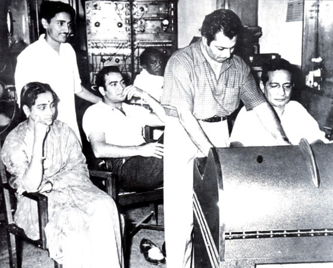 Madan Mohan with Geeta Dutt & Premnath during a recording of “Samundar”