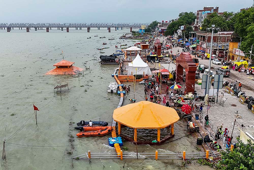 Gangas water level rises in Prayagraj