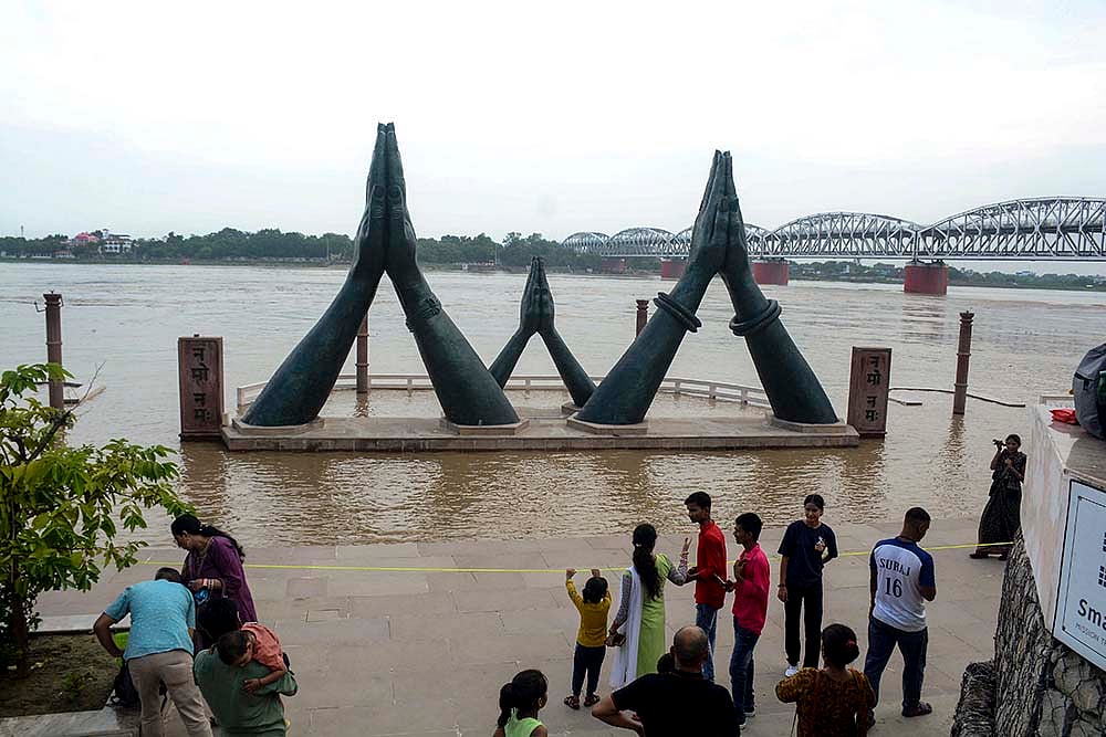 Gangas water level rises in Varanasi