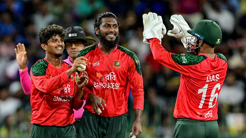 Bangladeshs Mahedi Hasan