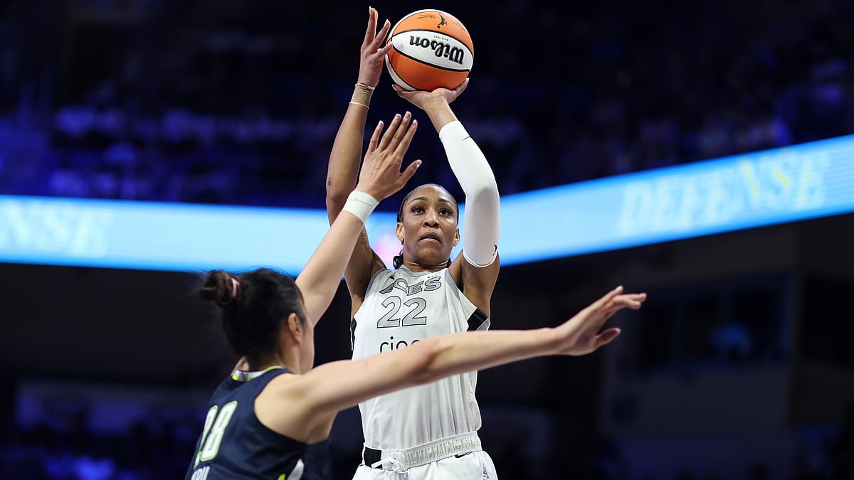 A'ja Wilson shoots against the Dallas Wings - null