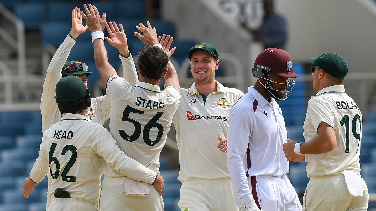Australia celebrate their victory in the third Test