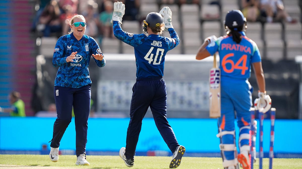 | Photo: AP/Andrew Matthews : England's Sophie Ecclestone, left, celebrates with Amy Jones after taking the wicket of India's Pratika Rawal (64) during the fifth women's cricket IT20 at the Utilita Bowl, Southampton, England, Wednesday July 16, 2025. 