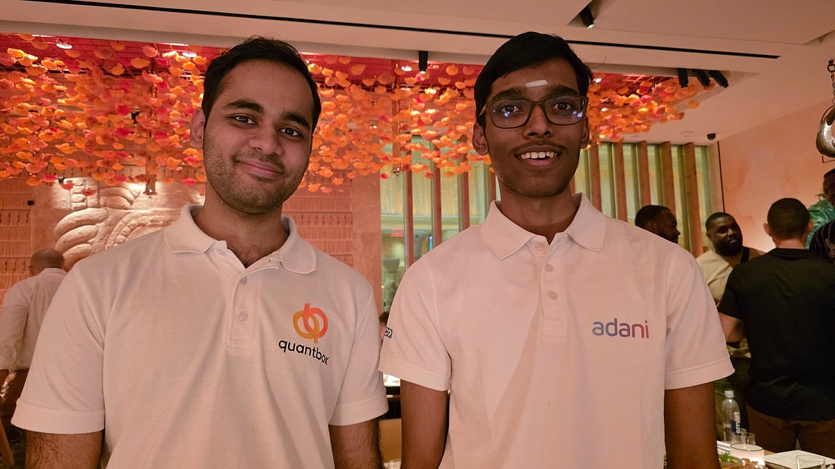 | Photo: AP/rpraggnachess : Arjun Erigaisi and R Praggnanandhaa in Las Vegas ahead of the Freestyle Chess 2025.