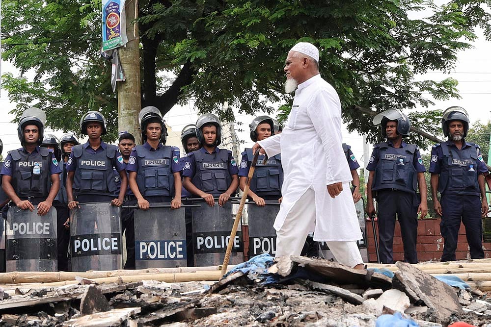Bangladesh Violence in Gopalganj_security forces in Gopalganj