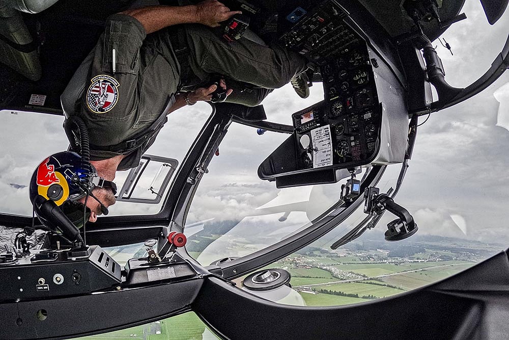 Austrian skydiver Felix Baumgartner dies in paragliding crash in Italy_10