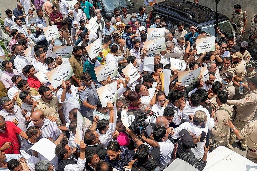 Congress protest for J&K statehood