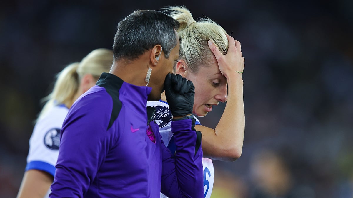 Leah Williamson suffered an ankle injury against Sweden. - null