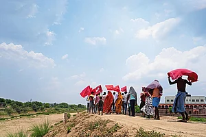 Photo: Sandipan Chatterjee : Marching On: Supporters of
CPI(ML)(Liberation) campaigning in Newa village, Patna district