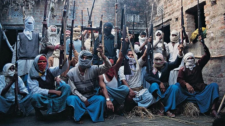 The Way of the Gun: Upper-caste militia Ranvir Sena at Bhojpur, Bihar, a few days after the 1997 Laxmanpur-Bathe massacre | - Ttribhuvan Tiwari |