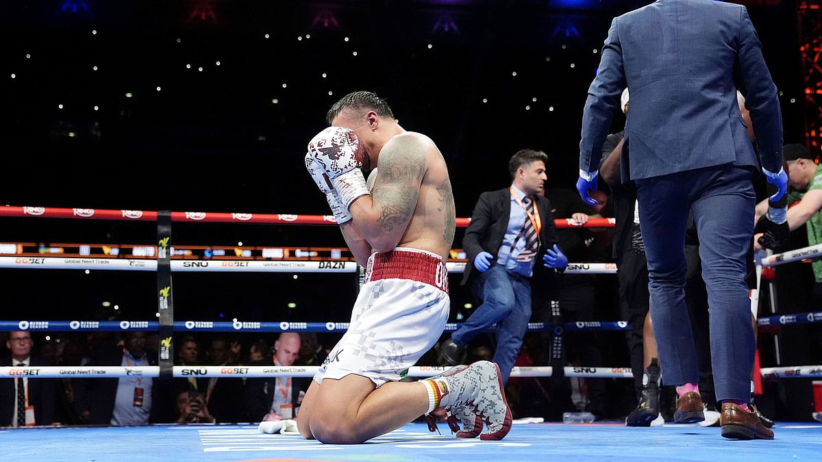 | Photo: AP/Bradley Collyer : Ukraine's Oleksandr Usyk celebrates winning the undisputed world heavyweight boxing title fight against Britain's Daniel Dubois in London, Saturday, July 19, 2025.