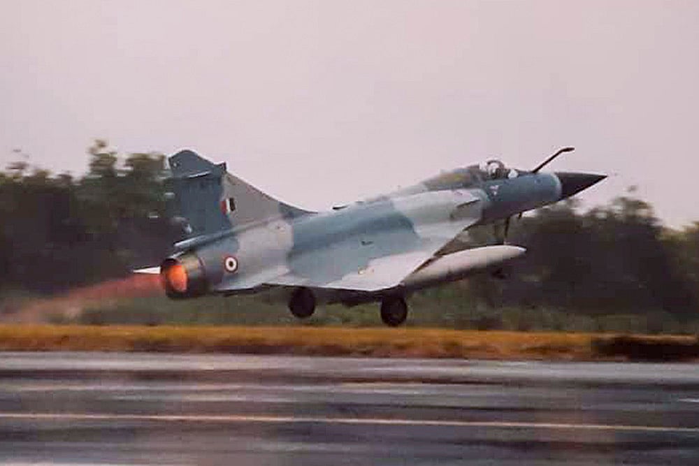 Mirage-2000s evacuation from Mauritius in 2004