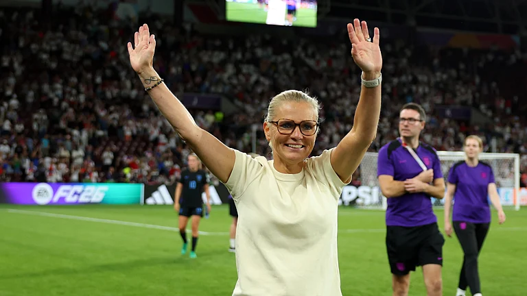 England boss Sarina Wiegman - null