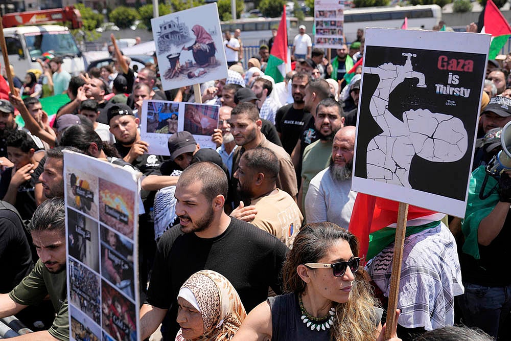 Lebanon Palestinians Clashes outside Egyptian embassy in Beirut: Stop the Starvation in Gaza 7