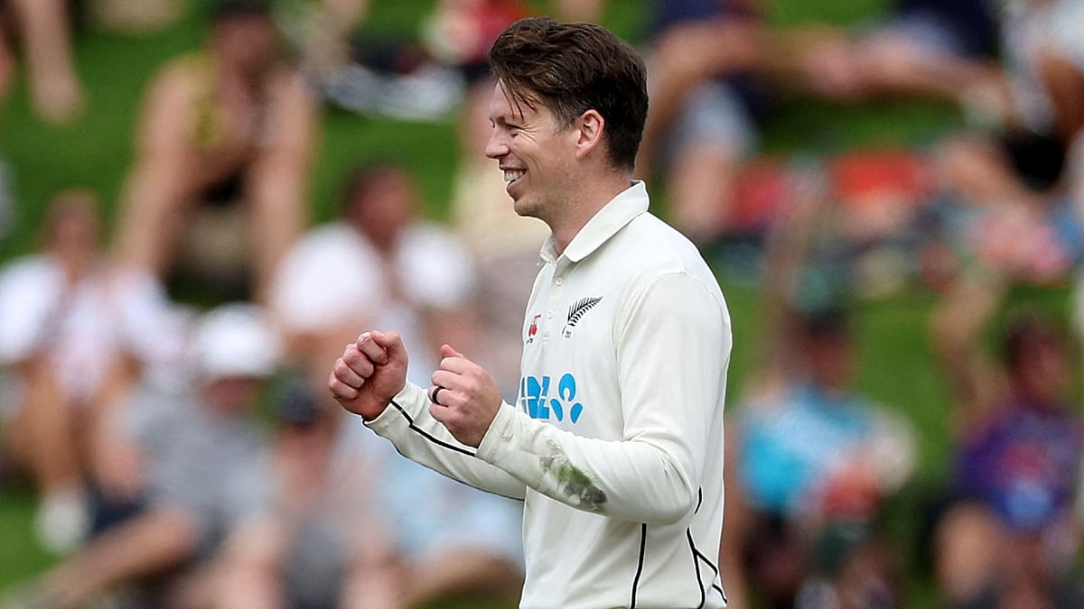 Michael Bracewell replaces Glenn Phillips in the New Zealand Test squad.