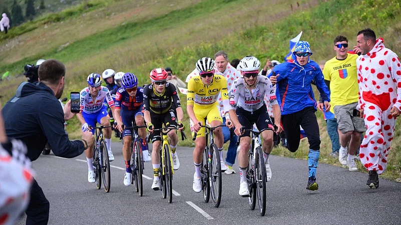 Tour De France: Culling of Infected Cows Leads To Shortened 19th Stage