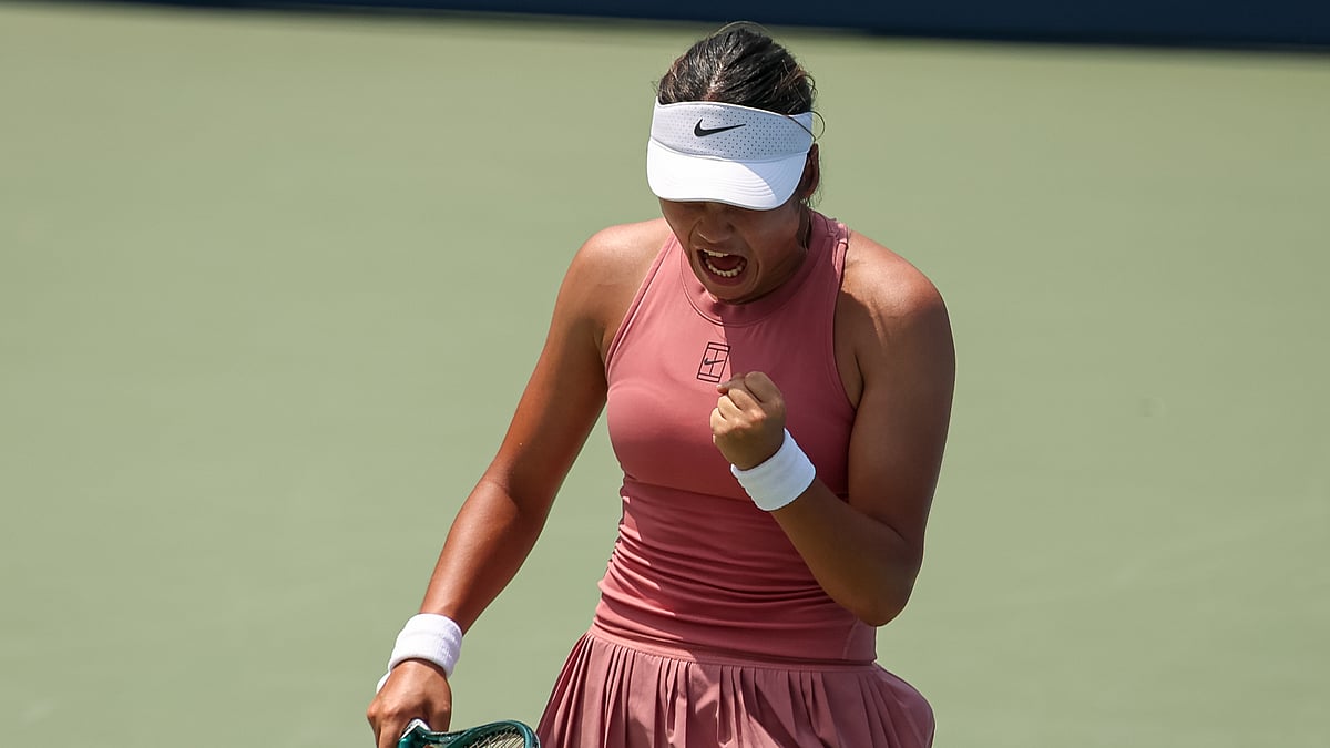 Emma Raducanu celebrates her win over Maria Sakkari