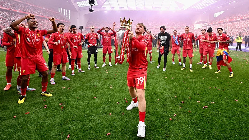 Liverpool Harvey Elliott English Premier League trophy X