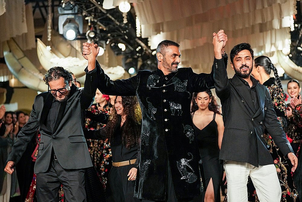 FDCI India Couture Week 2025 in New Delhi fahion week Photos:  Rohit Bals Kash-Gul collection 