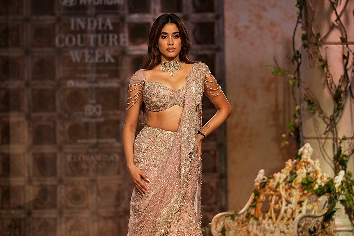 FDCI India Couture Week 2025 in New Delhi fahion week Photos: Janhvi Kapoor