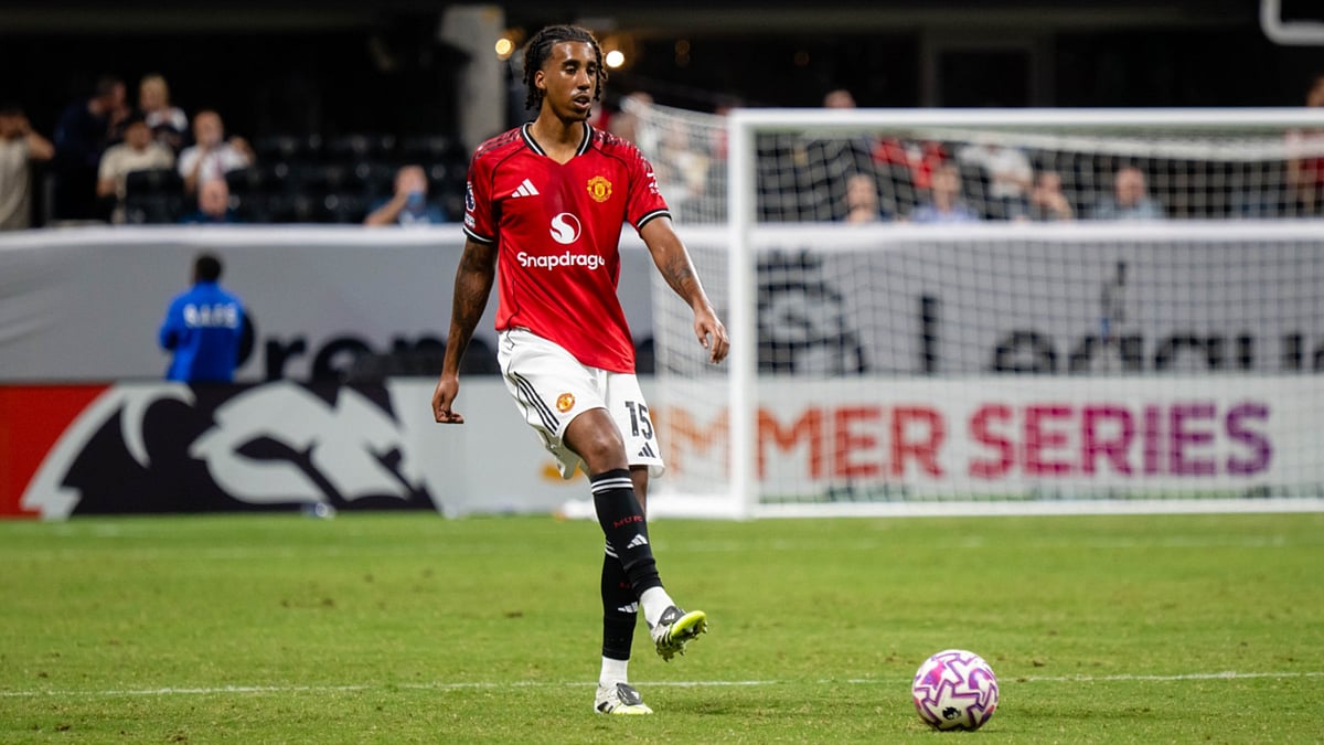 Leny Yoro is seeking revenge for Manchester United in the Premier League next season. - null