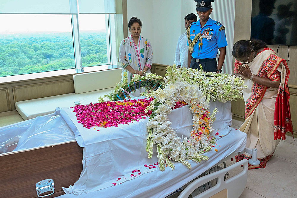 President Droupadi Murmu pays respects to Shibu Soren