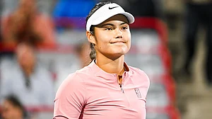Emma Raducanu hires Francis Roig as a full-time coach.