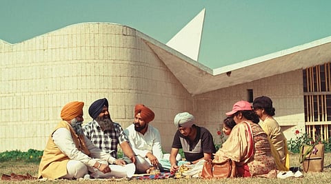 Ghich Pich Still