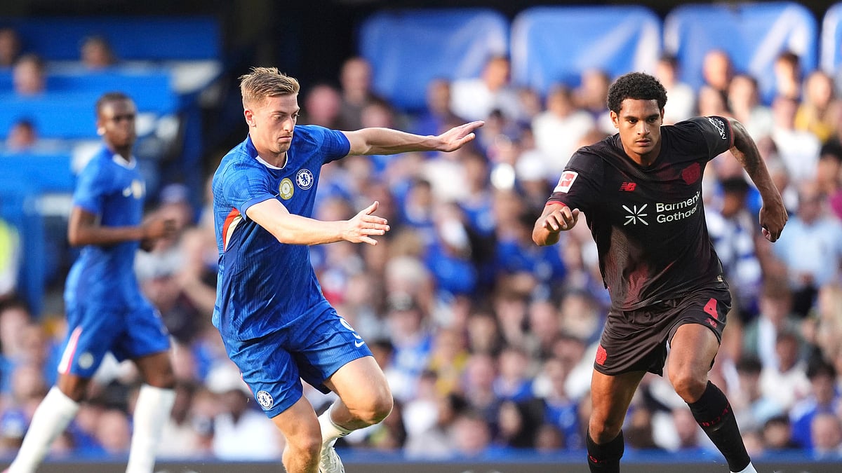 Chelsea's Liam Delap, left, and Bayer Leverkusen's Jarell Quansah battle for the ball during the pre-season friendly match between Chelsea and Bayer 04 Leverkusen at Stamford Bridge, London. - Adam Davy/PA via AP