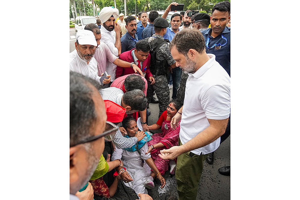 INDIA bloc MPs hold protest over revision of the voter list, in Delhi_Rahul Gandhi, Mitali Bag