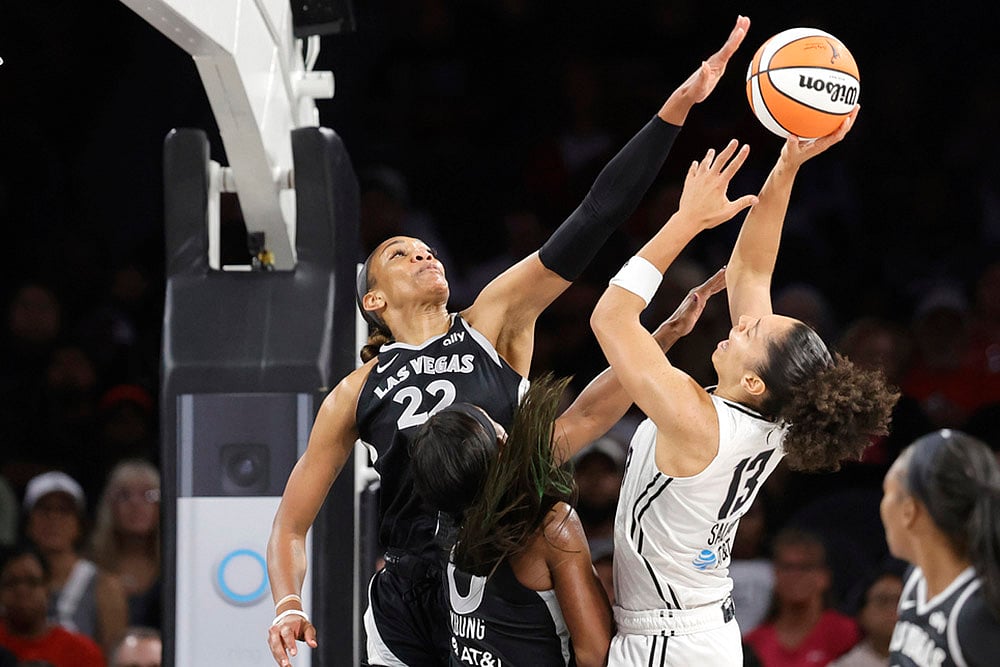 WNBA basketball 2025 Las Vegas Aces vs Connecticut Sun game photos:  Janelle Salaun