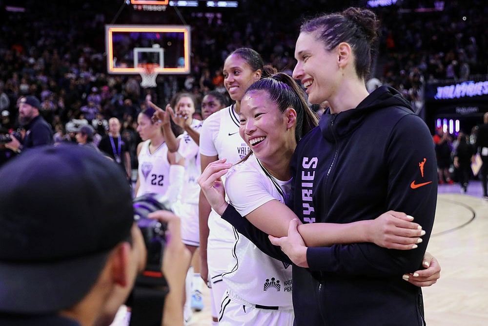 | Photo: Scott Strazzante/San Francisco Chronicle via AP : WNBA basketball: Golden State Valkyries vs Connecticut Sun