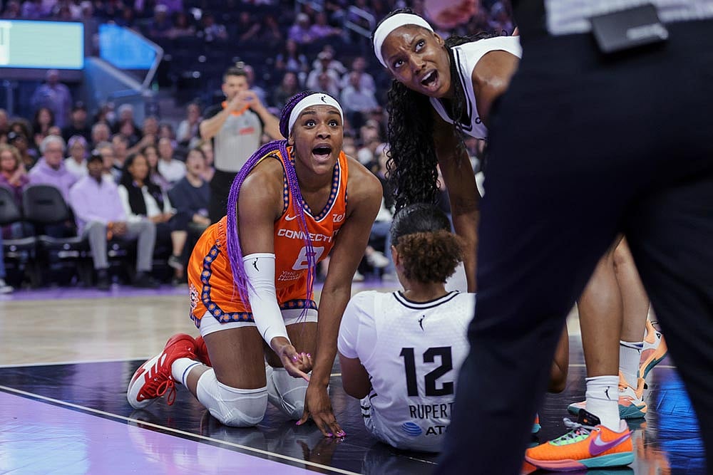 WNBA basketball game Golden State Valkyries vs Connecticut Sun in San Francisco_Kaila Charles 