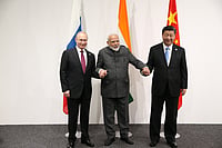Mikhail Svetlov/Getty Images : Russian President Vladimir Putin (L), Indian Prime Minister Narendra Modi (C) and Chinese President Xi Jinping (R) pose for a group photo 