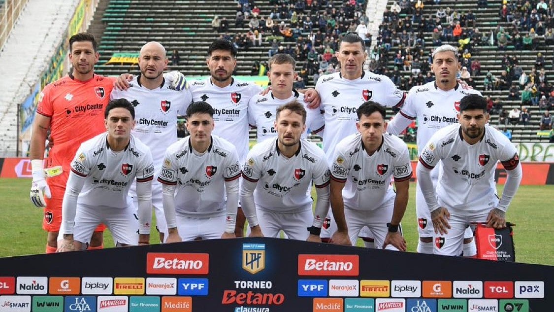 | Photo: X/NewellsEnglish : Atletico Tucuman vs Newell's Old Boys, Copa Argentina 2025: File photo of the Newell's players posing for a squad ahead of a Argentine Primeira Division match.