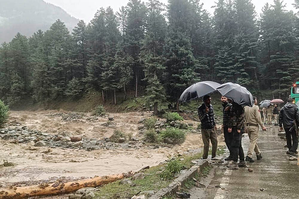 Water level rises in Pahalgam after cloudburst in Kishtwar