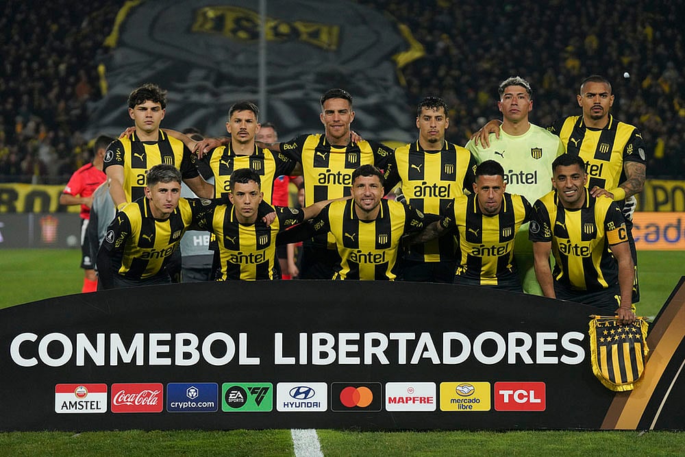 Copa Libertadores soccer Penarol FC vs Racing Club photos- Uruguays Penarol