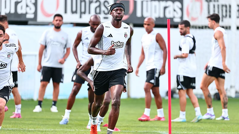 Besiktas vs St Patricks Athletic, UEFA Conference League Qualifiers Tammy Abraham X