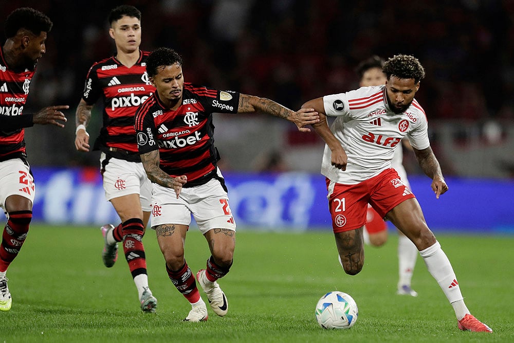Copa Libertadores soccer Flamengo vs Internacional photos: Wesley 