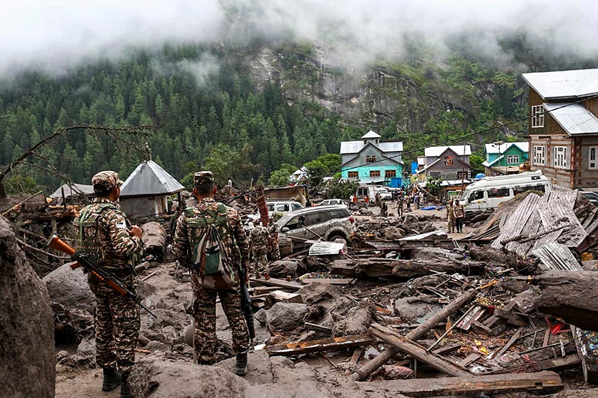 Massive cloudburst in Jammu and Kashmir's Kishtwar_Security personnel