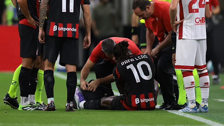 AC Milan vs Bari, Coppa Italia 2025-26: Rafael Leao got injured during the match. - null