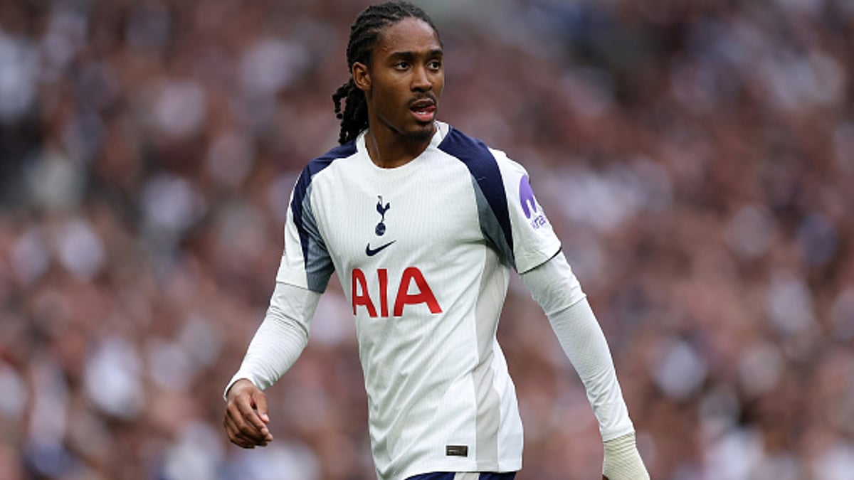 Djed Spence signs Spurs extension
